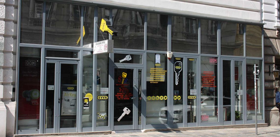 Ladenfront der Schlosserei in Wien